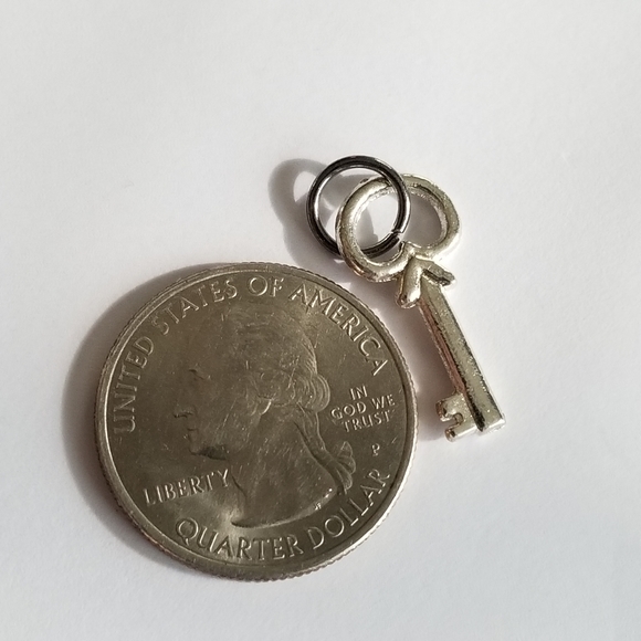 Vintage skeleton key charm tiny pendant silver tone steampunk Victorian style - Picture 5 of 6